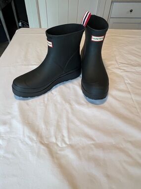Hunter Women's Play Short Black Rain Boots Sz 10 EUC